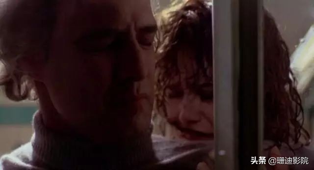 这样的大尺度R级片,注定在影史上留下浓重的一笔