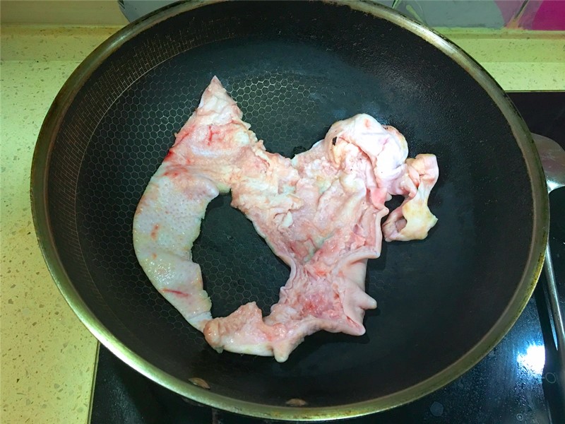 做猪皮冻不能少了这一步,做猪皮冻水多了不成冻怎么办