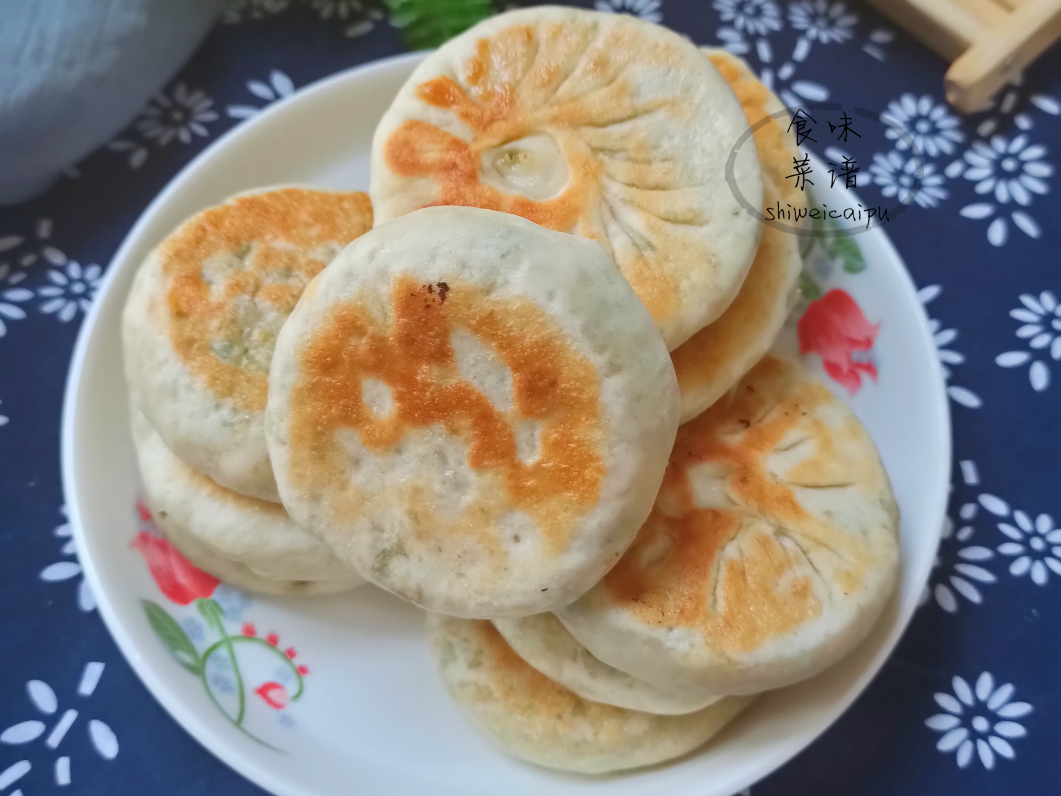 一半烫面一半死面的馅饼教程,做馅饼用发面做好吃吗