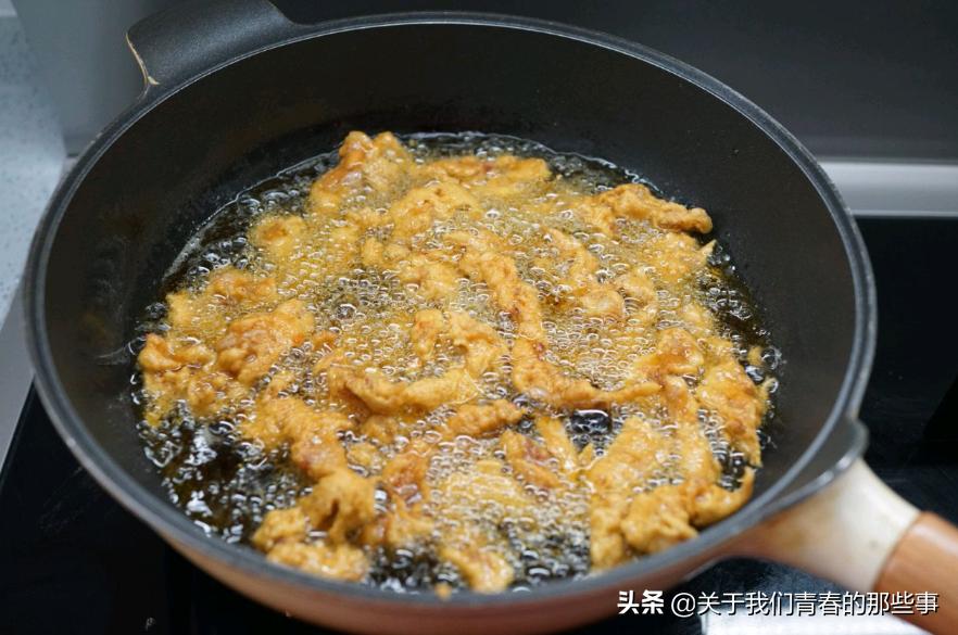炸酥肉用面粉还是淀粉才酥脆,炸酥肉时裹淀粉好还是面粉好
