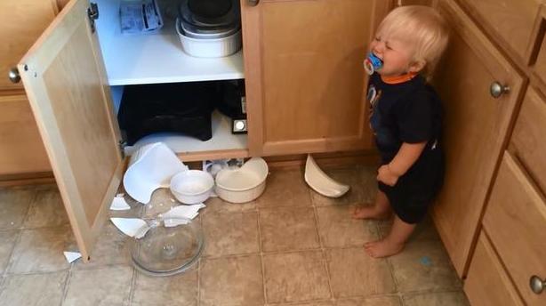 宝宝不小心打破体温计放进嘴巴,宝宝不小心把体温表水银咬碎