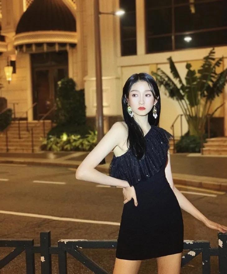 关晓彤同款only紫色小熊羽绒服,only关晓彤同款针织连衣裙