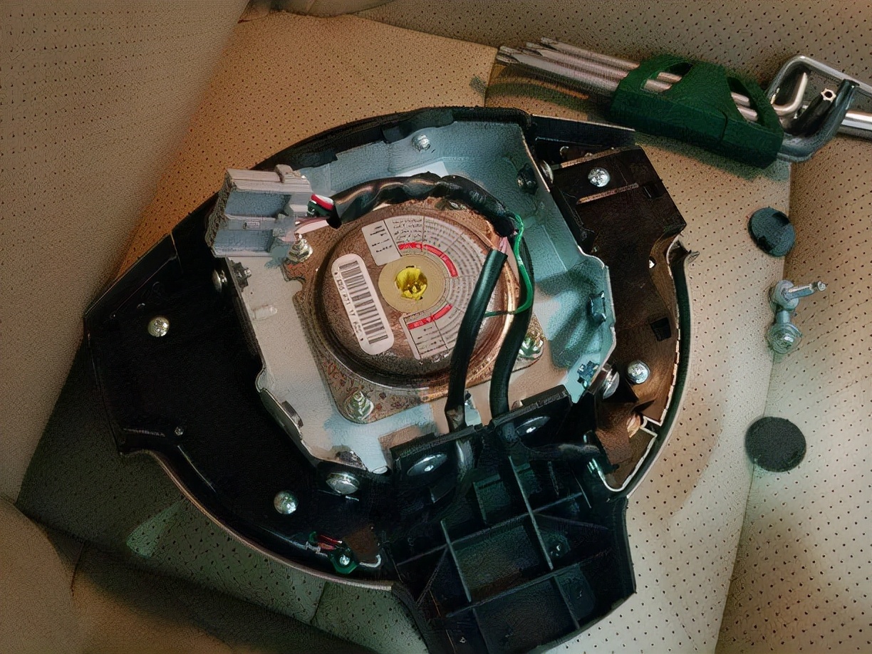 逍客气囊开关在哪个位置,逍客安全气囊灯一直闪烁