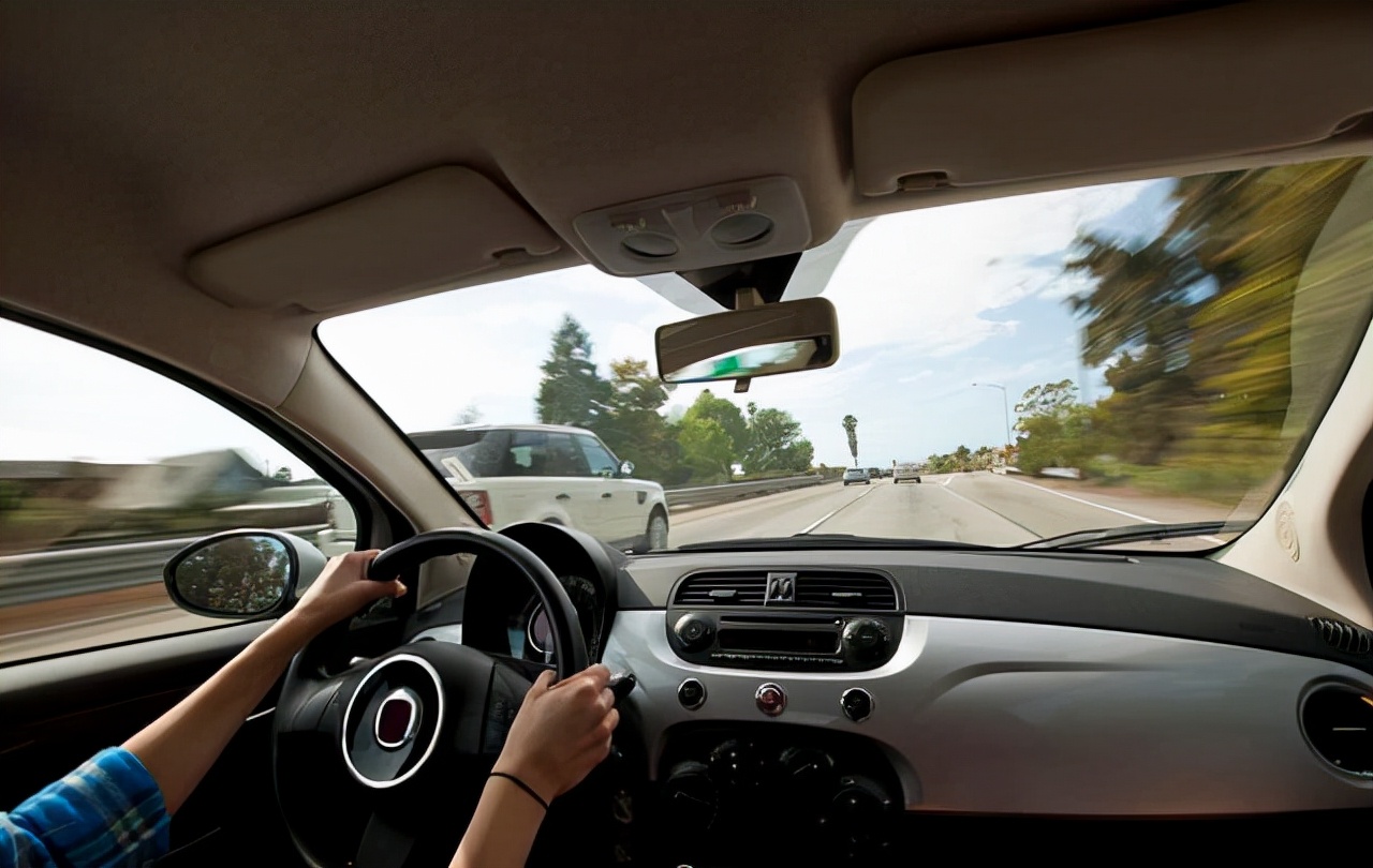 考过了驾照还是不敢开车，上路就害怕，老司机：我教你4个方法