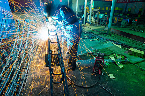 电焊工的心酸说说,焊工的心酸历程