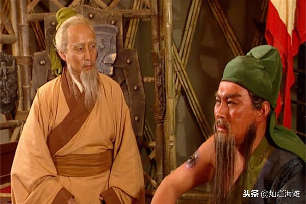 关羽明明左臂中箭，为何华佗治疗的却是右臂，原来的确有讲究