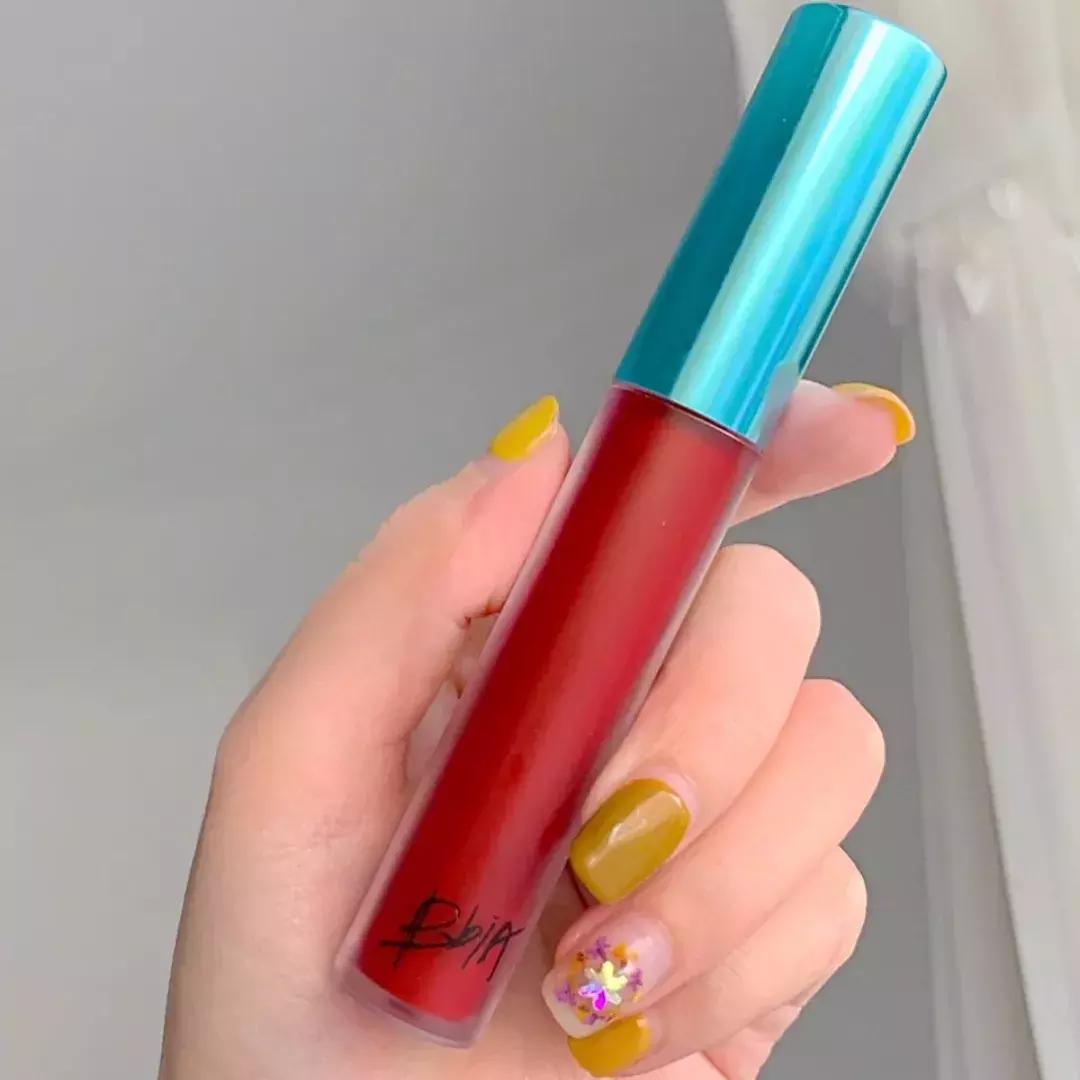 玫红色调的口红推荐,适合夏季的正红色口红