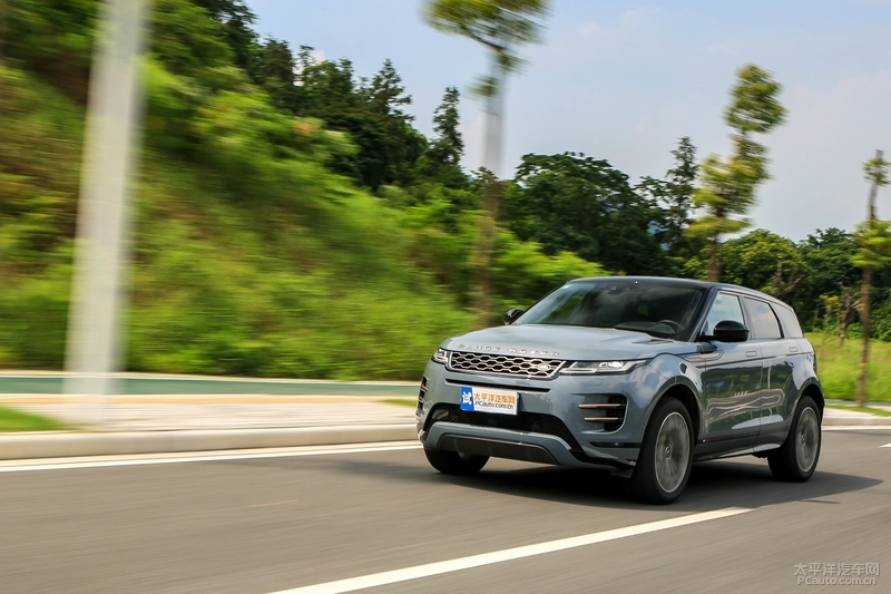 2020路虎揽胜极光评测,沉浸式看车19款路虎极光