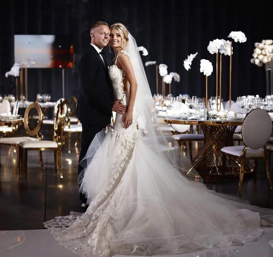 一吻定情到修成正果，乌克兰足坛新皇津琴科与美女记者维兰达