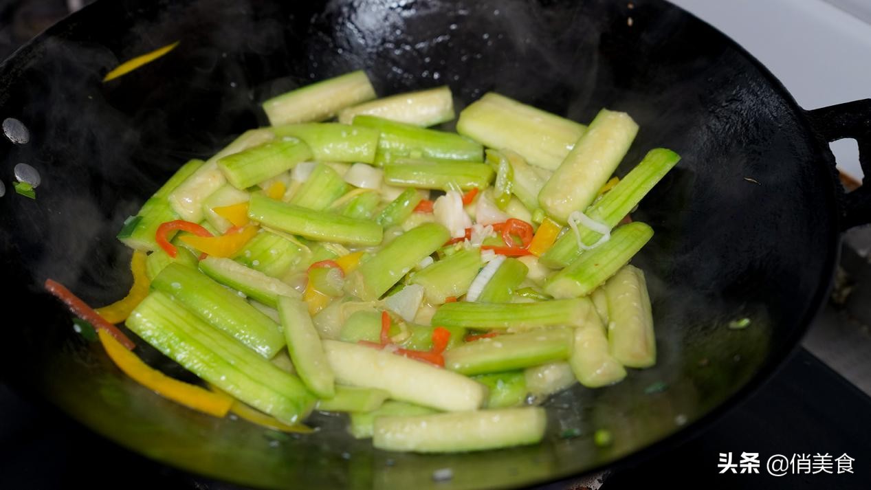 炒丝瓜如何不让丝瓜发黑,炒丝瓜怎么才能不出汤