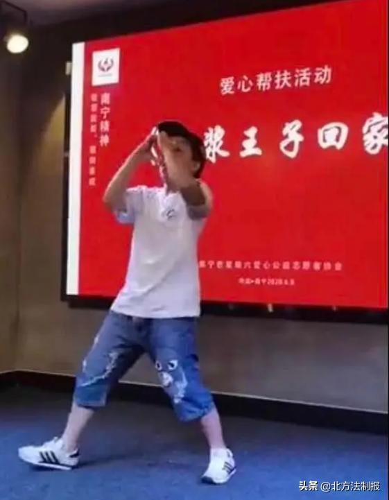 要出道？猥亵女童的网红“豆浆王子”出狱，竟搭舞台开“记者会”，引众怒