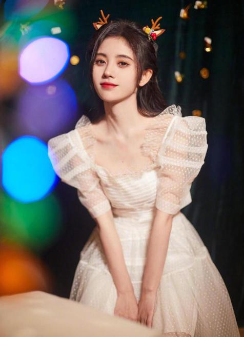 鞠婧祎露渣渣上衣造型,鞠婧祎简直是可爱到了极点的那种