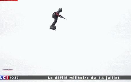 飞行滑板亮相法国阅兵式，未来*用军**可期？