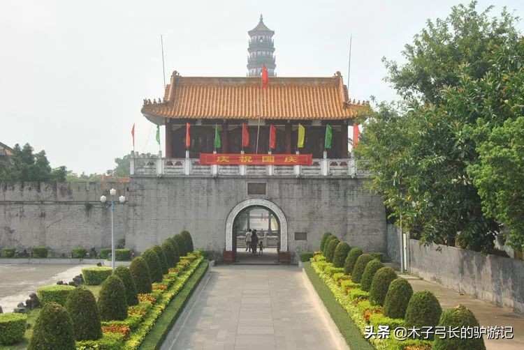 这个奇特的地方，将石狗视为图腾，却爱吃狗肉