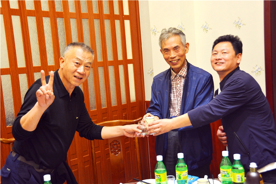 摄影艺术家走进河南洛阳「徐州人家土菜馆」喜迎中秋佳节