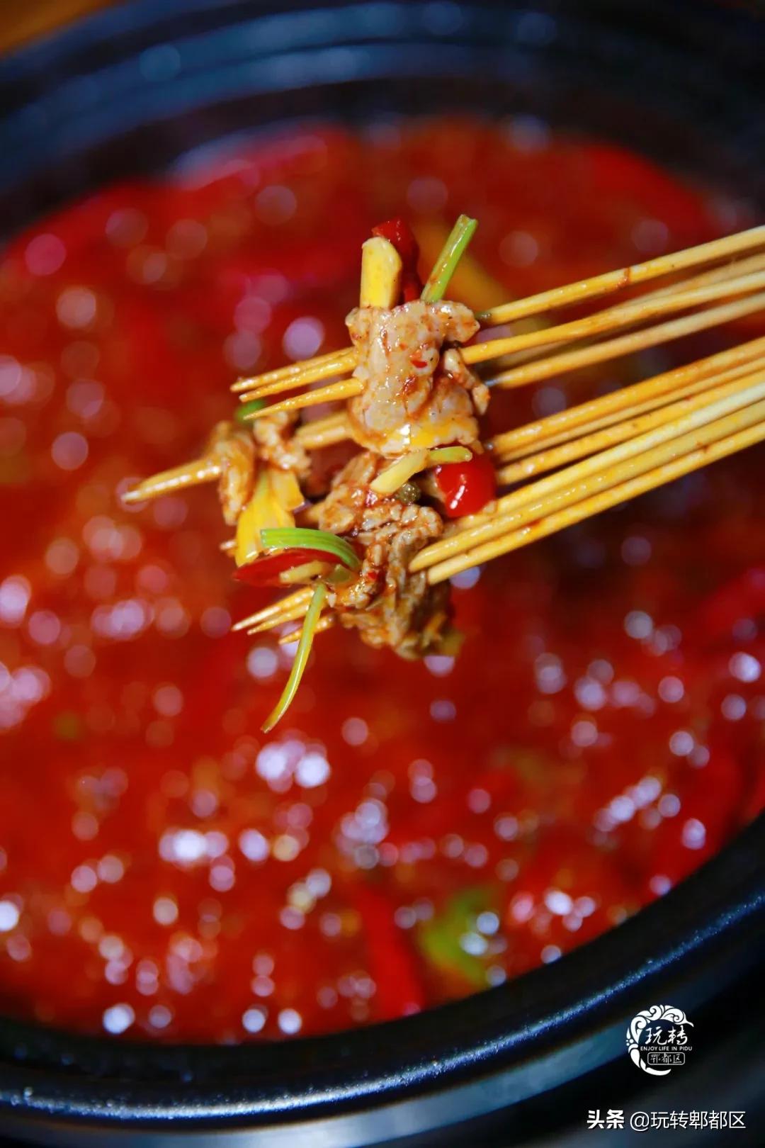 郫都西门新开砂锅串串，来“老屋头”，涮人情味儿