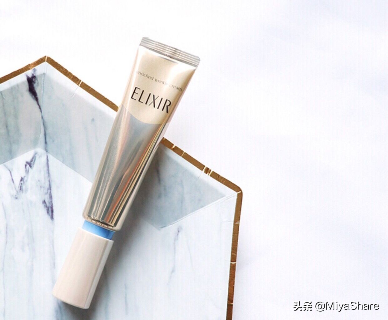 眼霜小黑瓶和小棕瓶哪个好,小棕瓶和怡丽丝尔眼霜