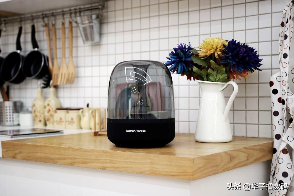 哈曼卡顿音乐琉璃1代2代评测,不但抓耳,还让你视线也难离开