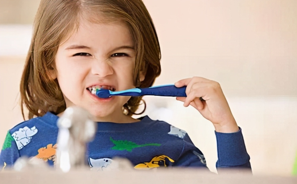 为什么孩子换牙牙齿会长歪,为什么孩子换牙顺序乱了