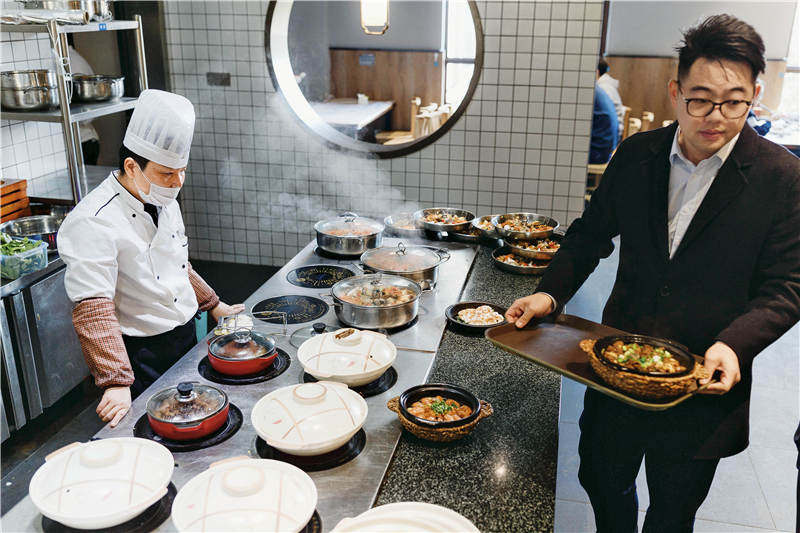 “吃了舟山的海鲜，别地的海鲜只能靠边站”：在舟山，吃一顿年夜饭