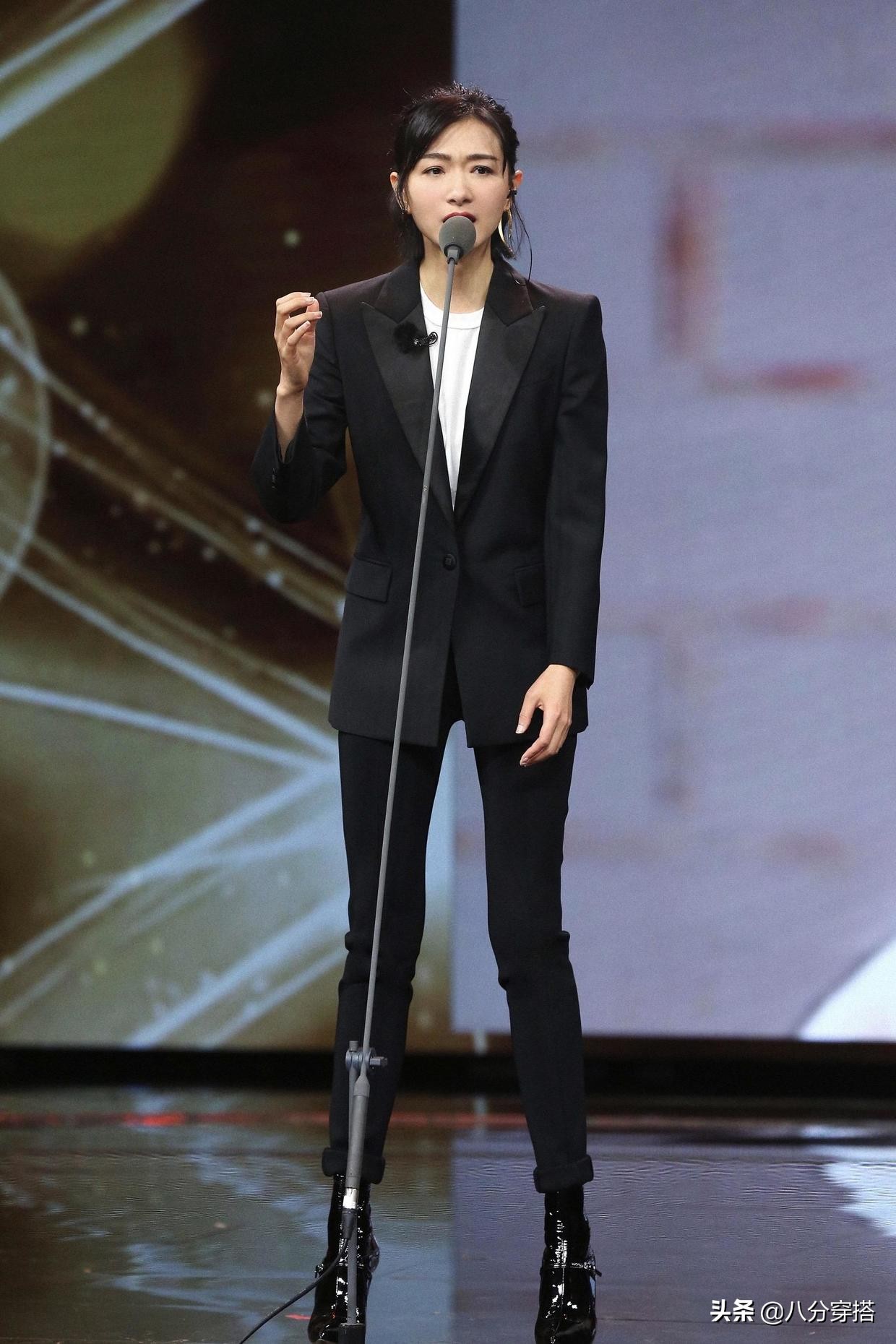 万茜黑色西装搭配图,万茜西装搭配小白鞋