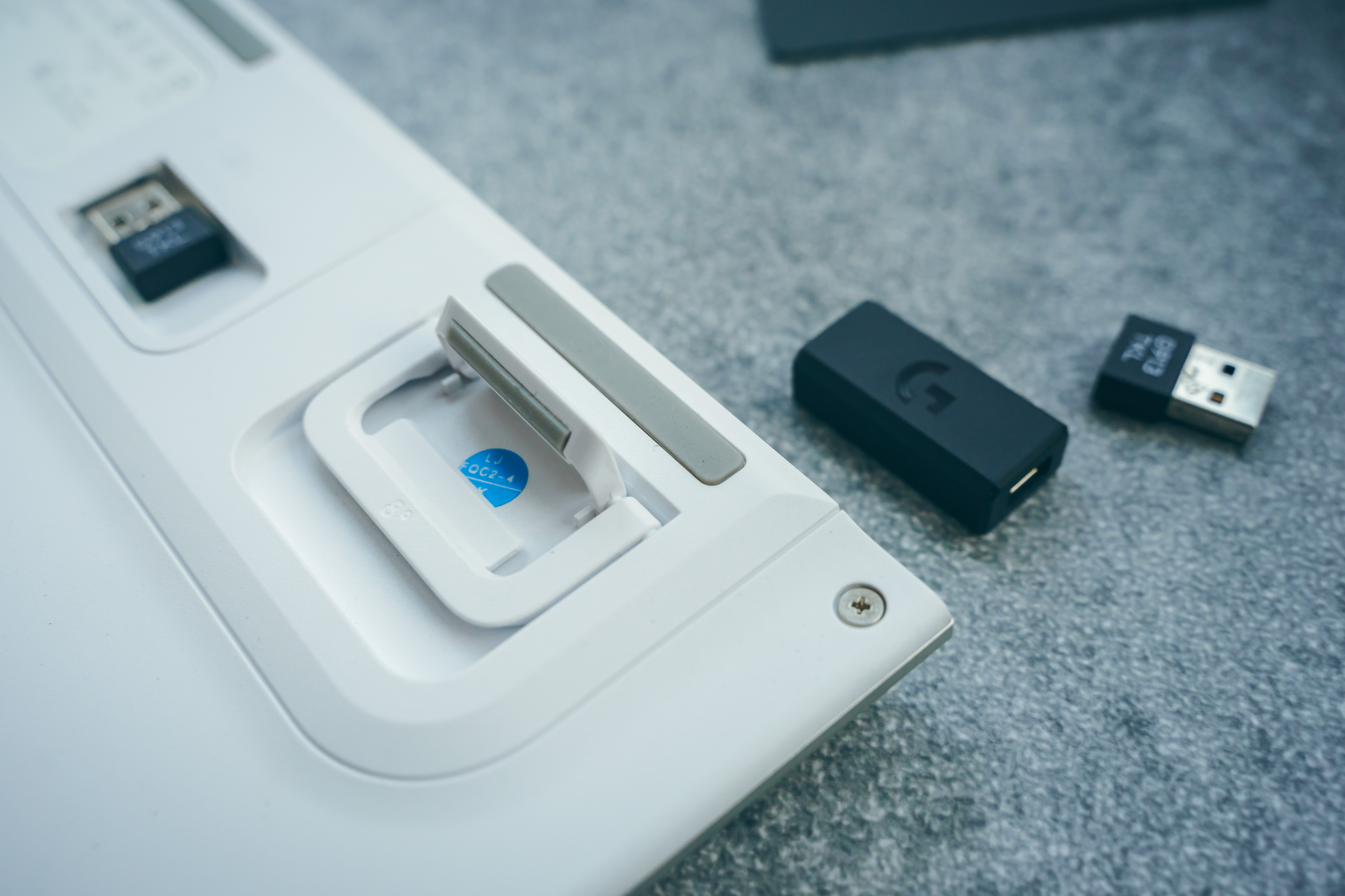 罗技g913tkl键盘值不值得买2023,罗技g913tkl与海盗船k70promini