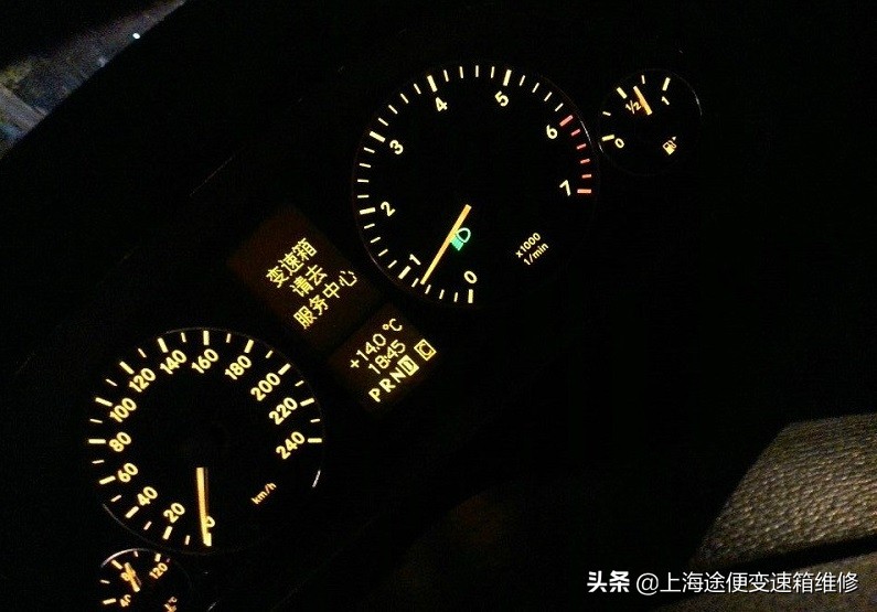 奔驰b200变速箱原地挂挡顿挫,奔驰b200臻藏版