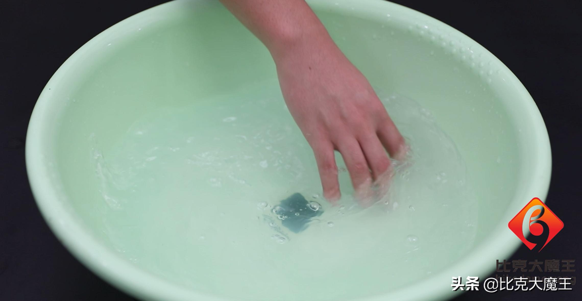 清水拖地等于白拖教你一个小技巧,哪种拖地水拖得干净没水印