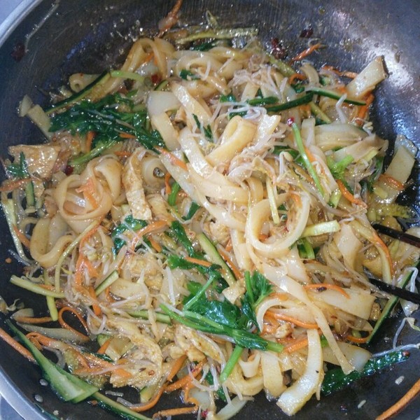 凉皮最详细的做法柔软透亮不开裂,澄面做凉皮总是开裂是怎么回事