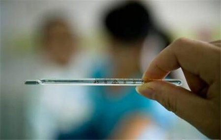 水银体温计很容易甩下来是坏了吗,水银体温计为什么要甩一甩