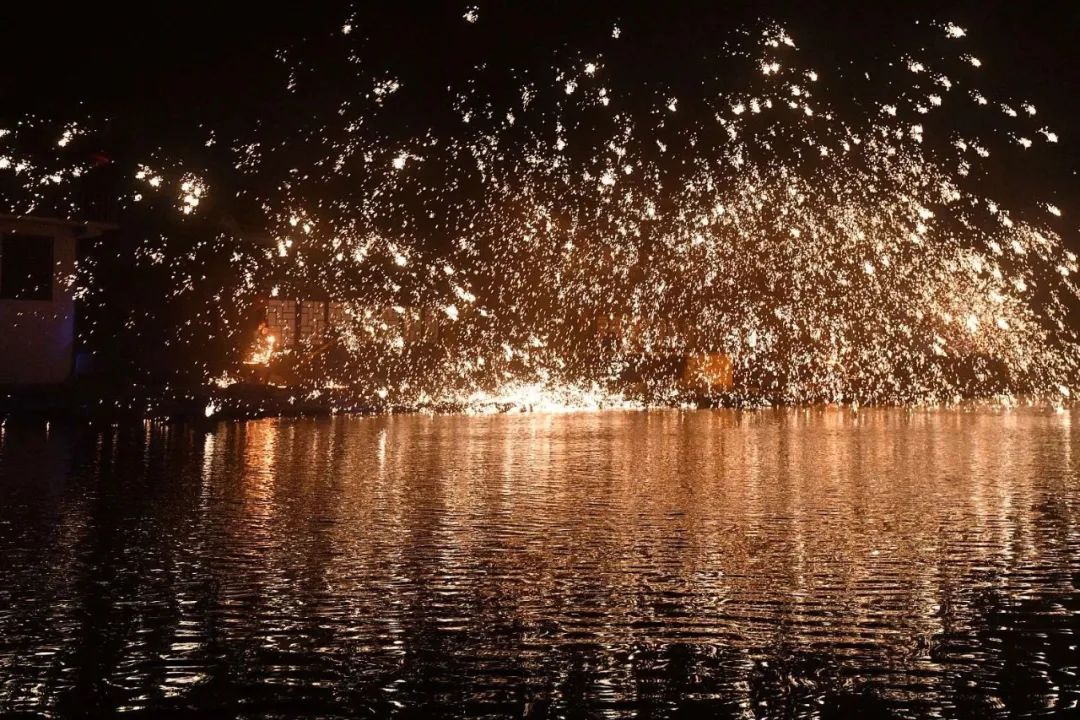 沙家浜夜游最新,常熟沙家浜景区夜色