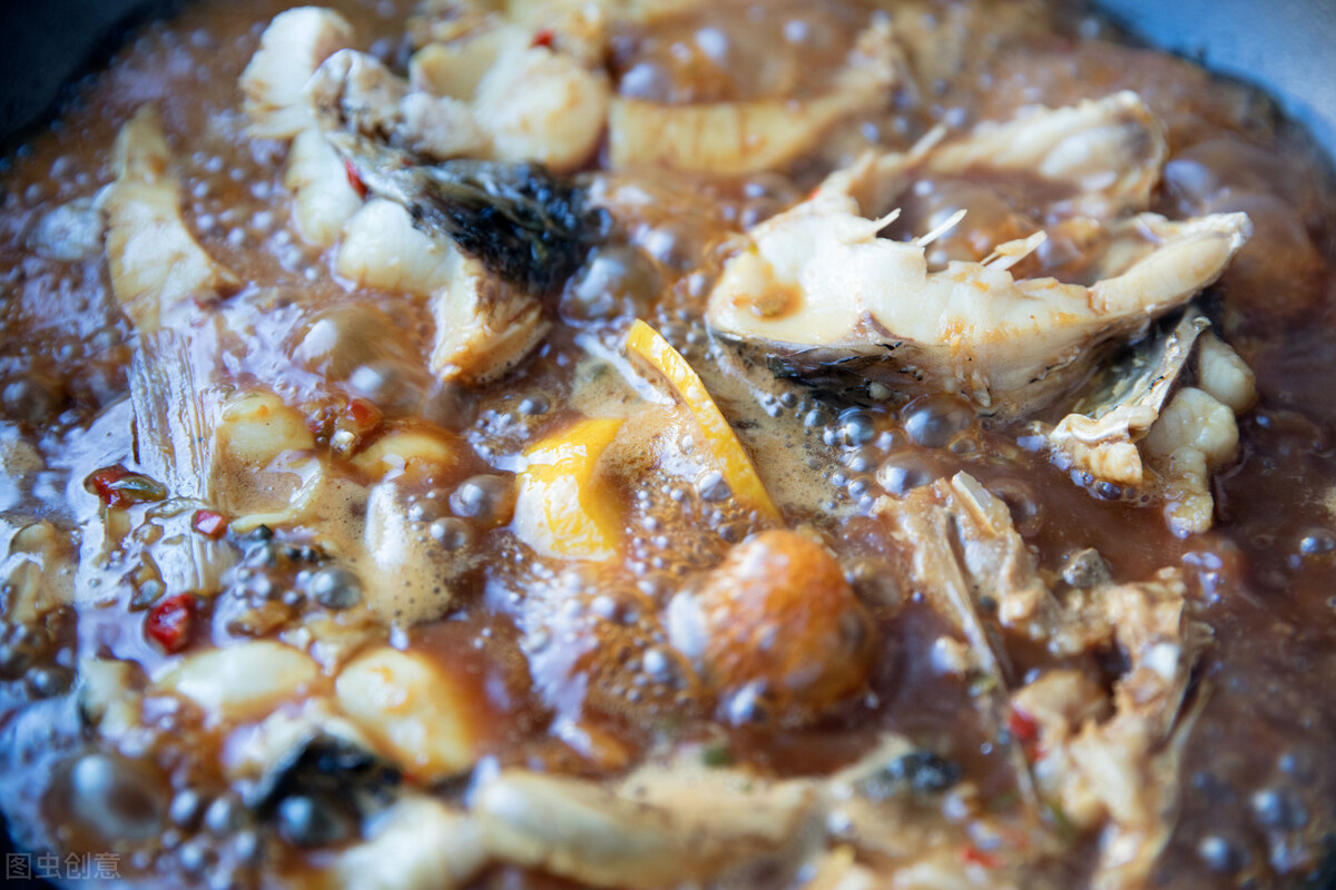 炖鱼去腥用什么方法最好呢,烹饪鱼去腥小技巧