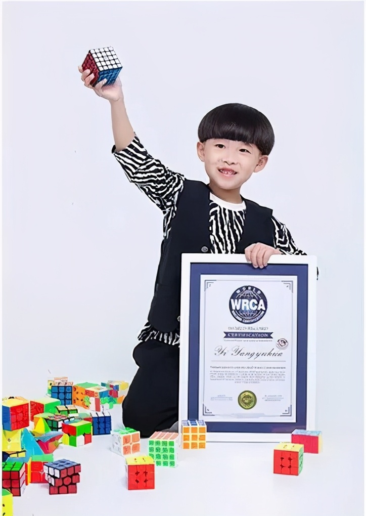 小孩父母双亡担起养家的重担,小小年纪就要扛起养家的重担