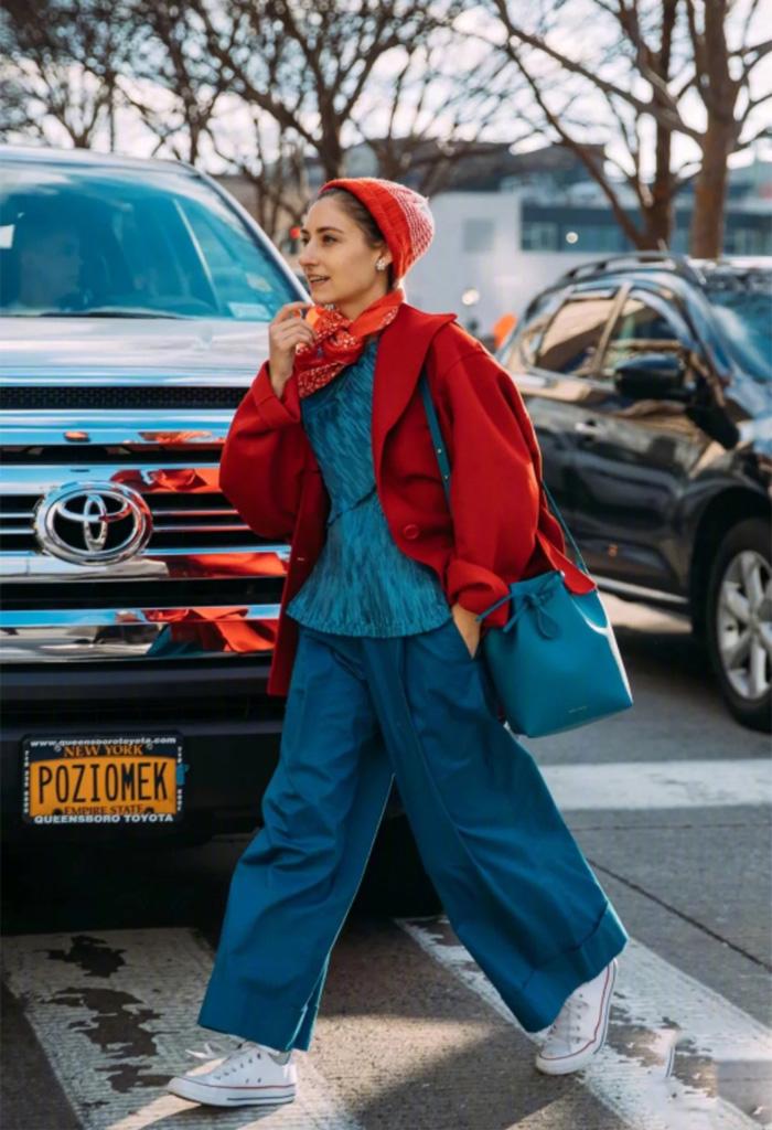 丝巾多种搭配让你变身时髦精,土气又廉价的丝巾穿搭技巧