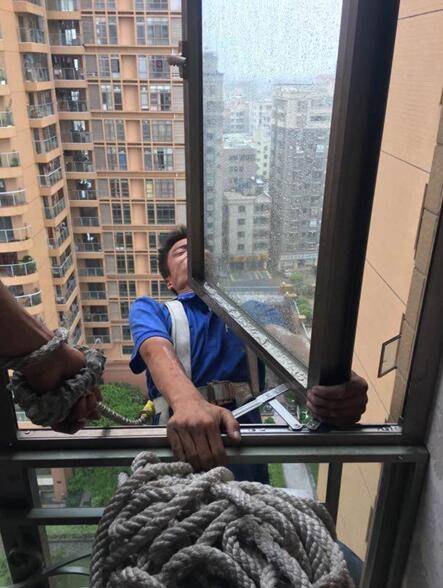 安装空调没有危险的高空也收费吗,空调安装豪华不锈钢架收费价目表