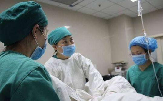 顺产还是剖腹产都是鬼门关,剖腹产缝八层闯进鬼门关