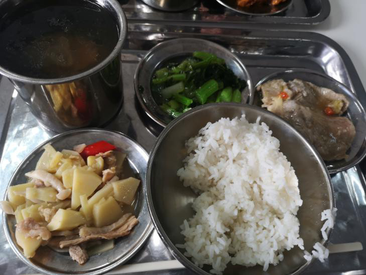 为什么工厂食堂的饭越来越难吃,为什么工厂里的饭堂好吃