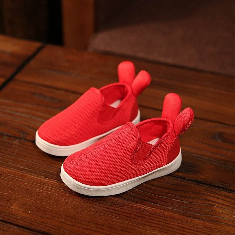 保护孩子脚选什么鞋子,宝宝穿什么鞋子不伤害脚部