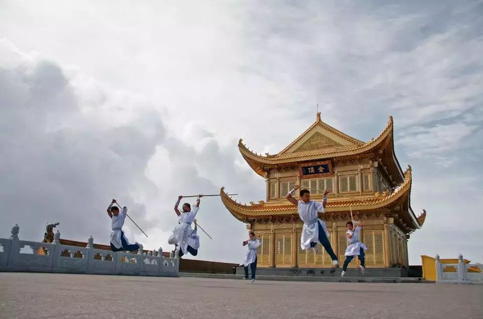 峨眉春游免费景点,一条绝佳的自驾旅游线路