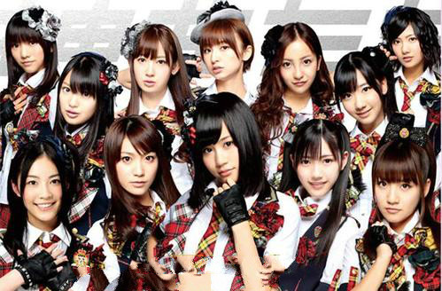 日本一位中年油腻胖大叔：从事业顶峰跌落谷底后，反弹力爆发，打造出风靡全球的美少女天团AKB48