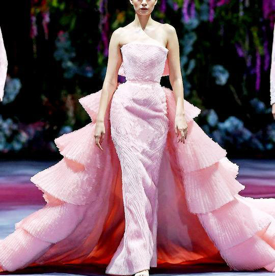 迪拜MichaelCinco王室晚宴高定礼服,贵族剪裁,高级感太美