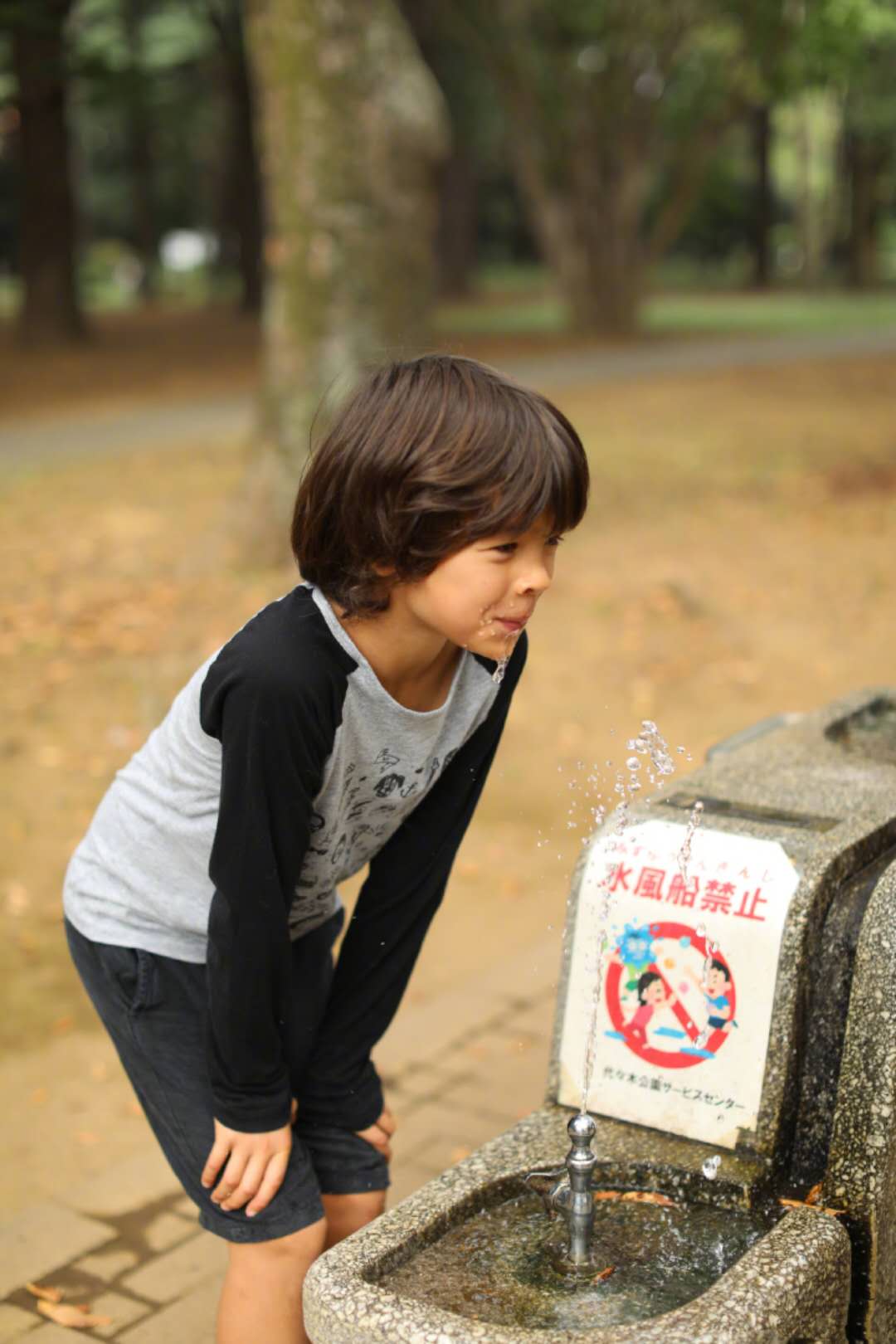 丑模吕燕近照曝光,“丑模”吕燕带娃现身