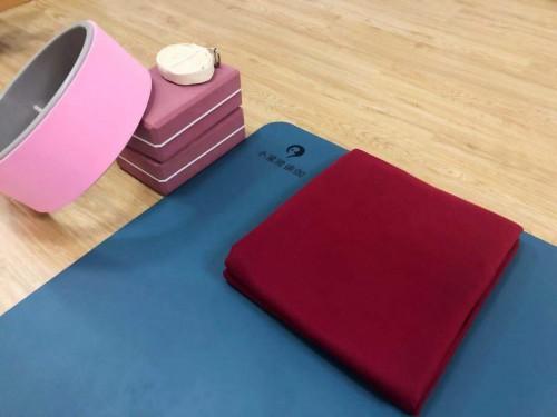 小黑裙瑜伽上海松江,小黑裙瑜伽馆团购