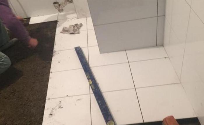 师傅加工瓷砖,师傅贴砖不专业