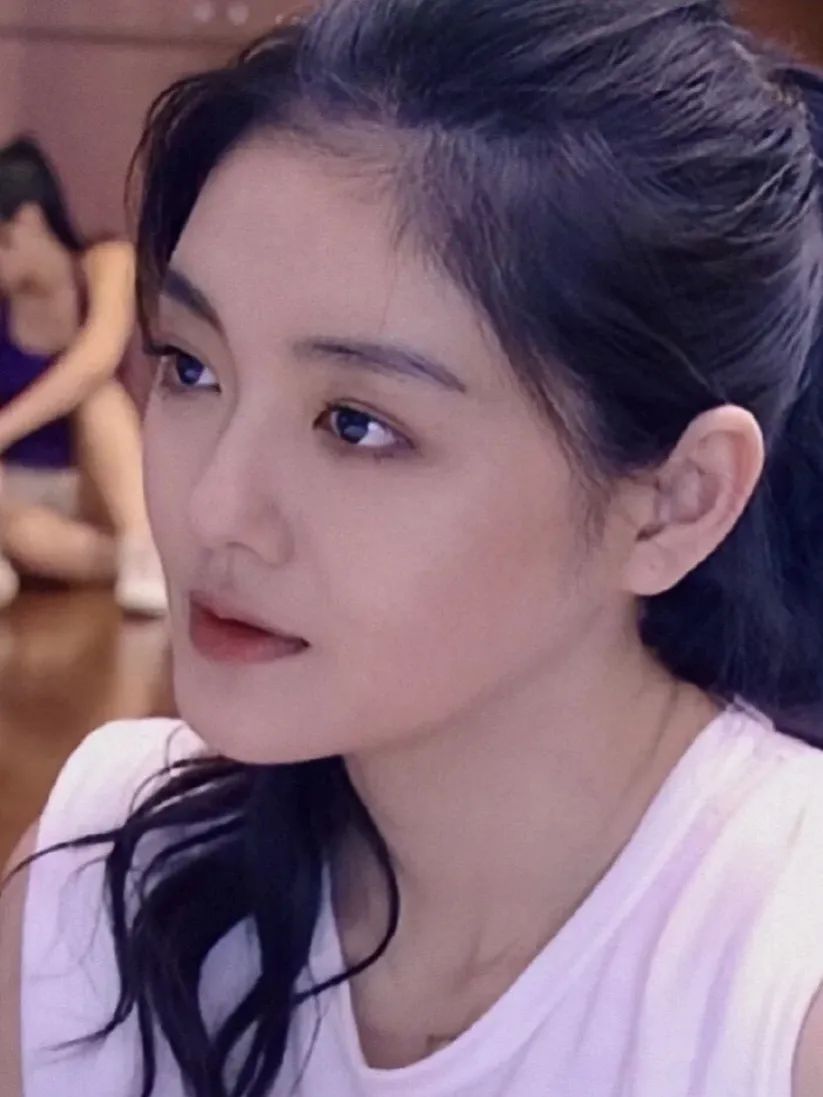 小五官扁平脸适合什么风格,塌鼻扁平脸