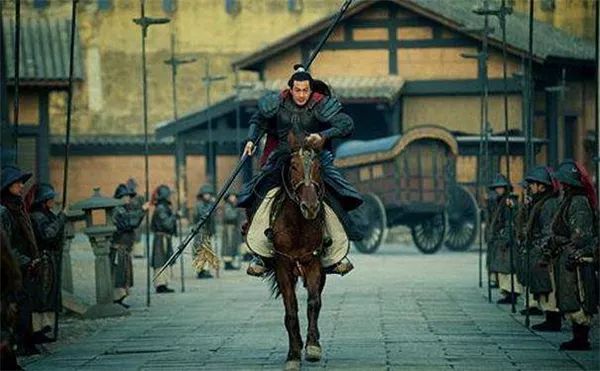 吕布如何评价自己的能力,吕布从哪里能看出他的武艺高强