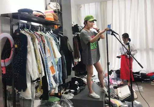 杭州四季青女装批发档口直播,直播杭州四季青女装大清仓