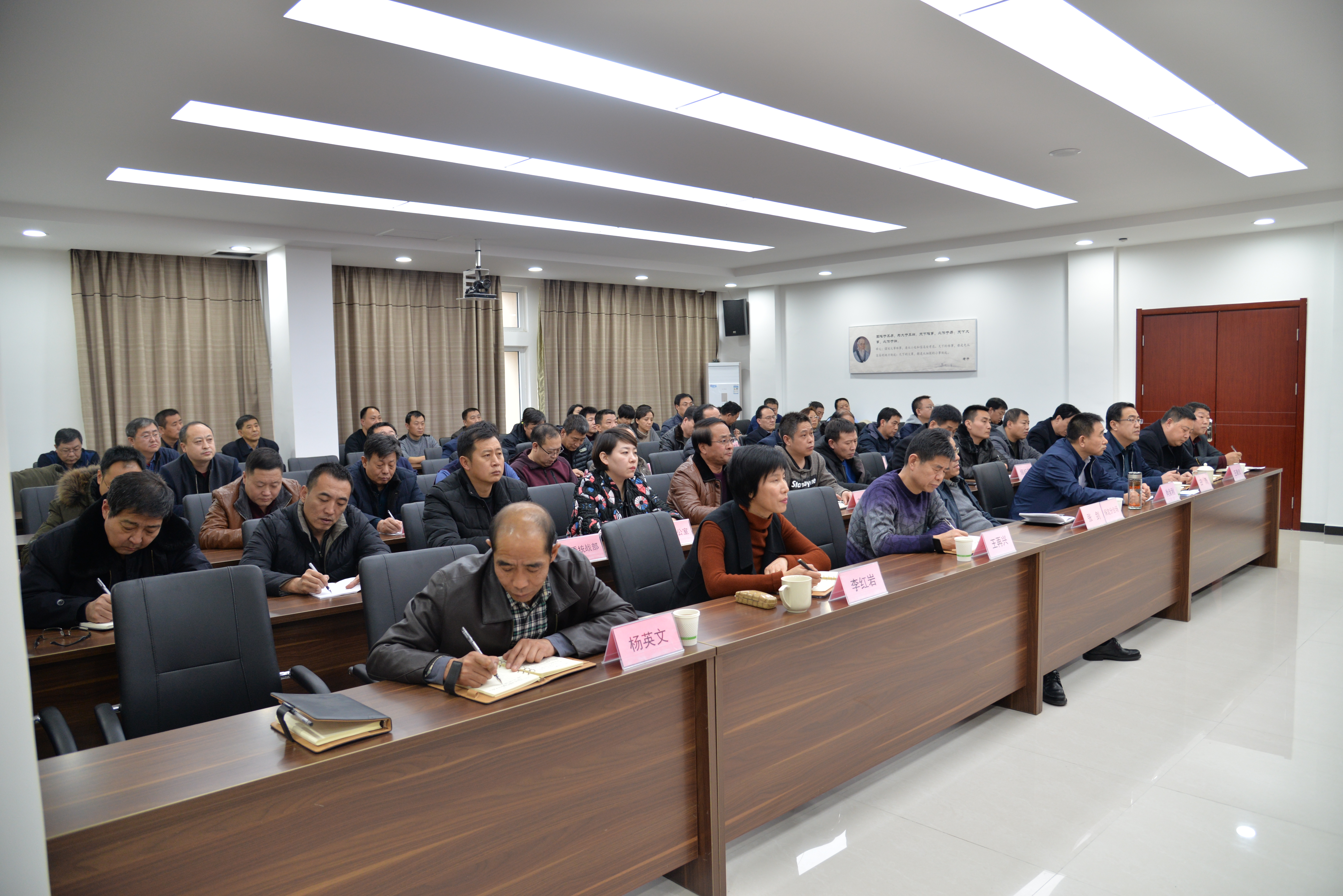 【寻找“最美*访信**干部”】王再兴:甘当为民服务的“孺子牛”勇做艰苦奋斗的“老黄牛”