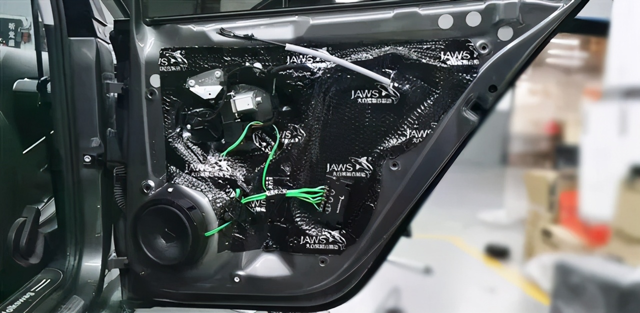 大众豪华桑塔纳改音响无损,大众桑塔纳低配车音响改装效果