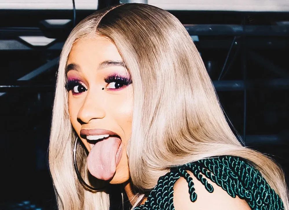 美国当红女歌手火力全开狂赞中国抗疫:人家强大得很